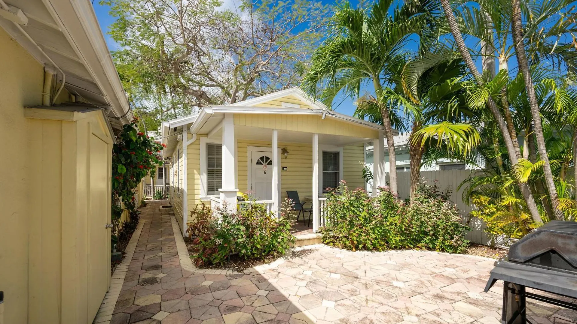 The Cozy Little Cottage Key West 0*,