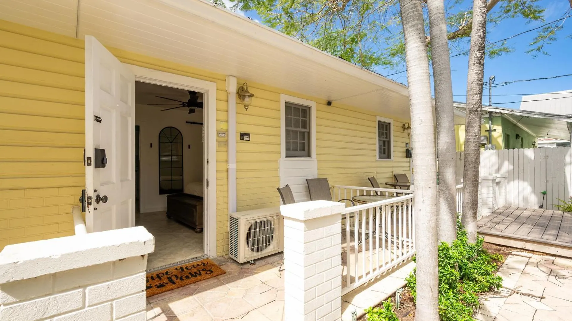The Cozy Little Cottage Key West Apartment