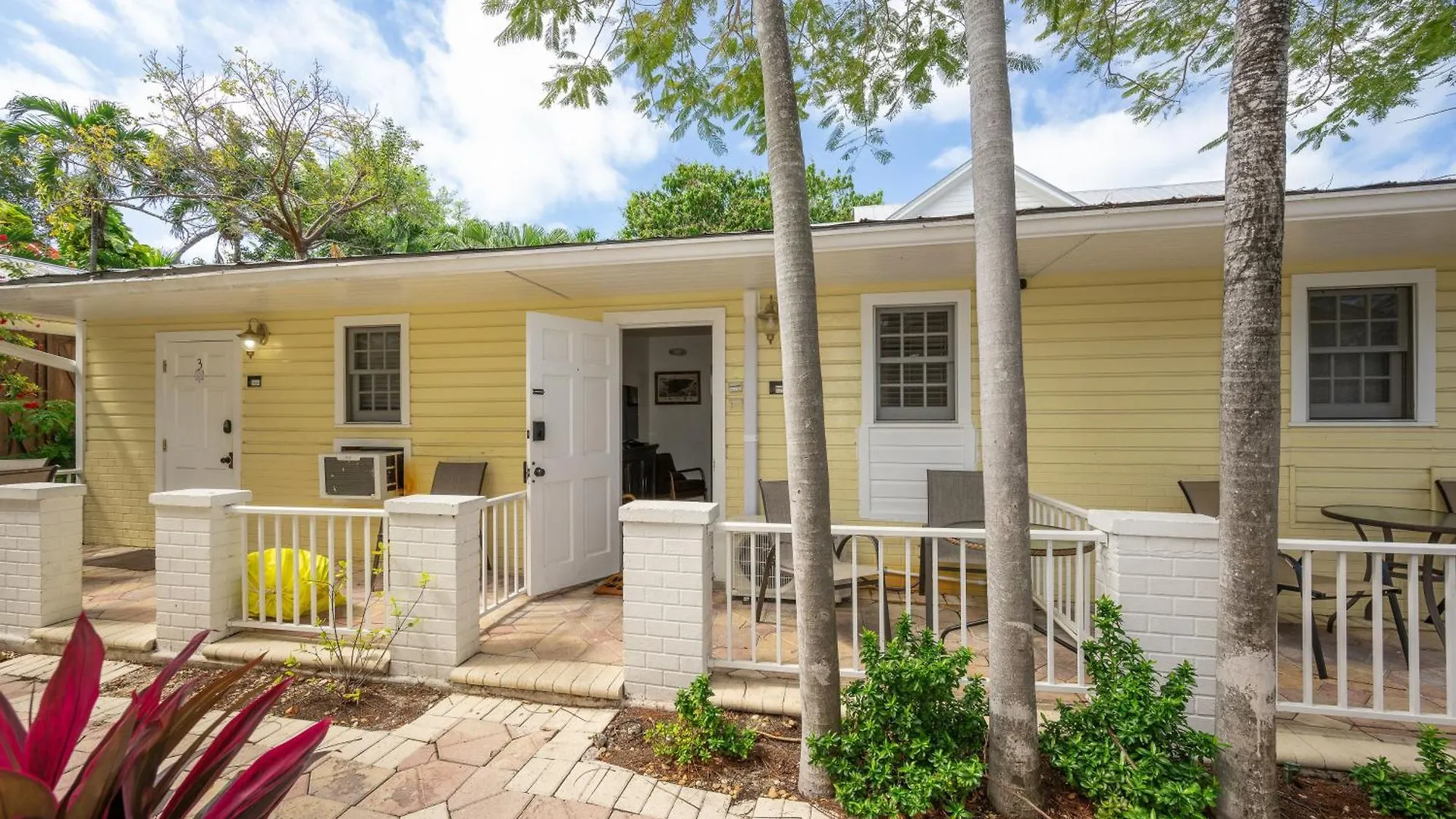 The Cozy Little Cottage Key West