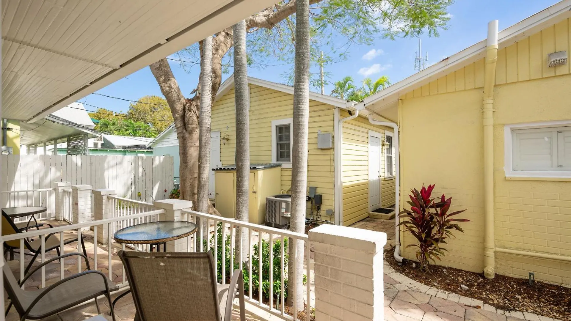 The Cozy Little Cottage Key West Apartment